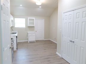 1037 E Cantey Street , Fort Worth Texas 76104