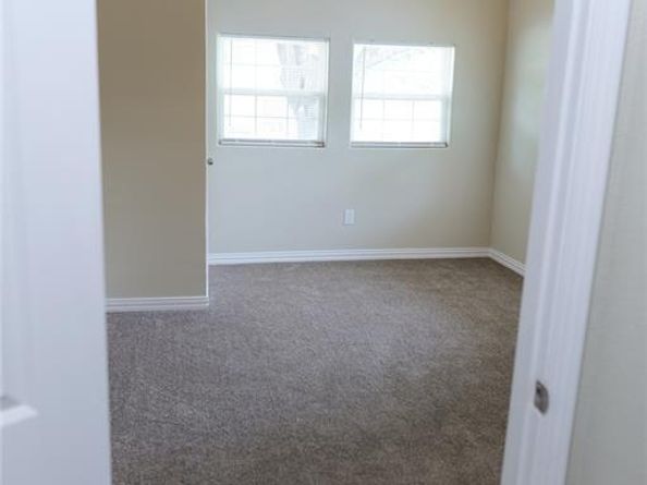 1037 E Cantey Street , Fort Worth Texas 76104