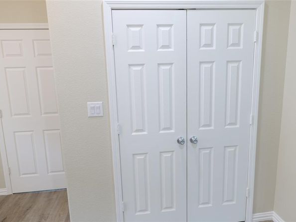 1037 E Cantey Street , Fort Worth Texas 76104