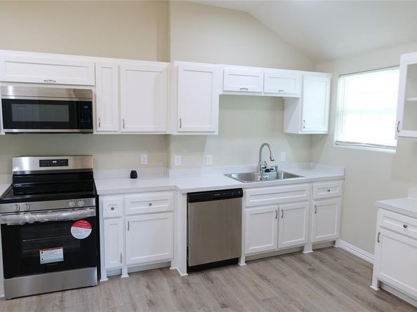 1037 E Cantey Street , Fort Worth Texas 76104