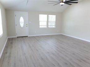 1037 E Cantey Street , Fort Worth Texas 76104