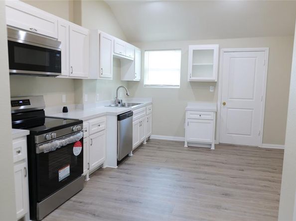 1037 E Cantey Street , Fort Worth Texas 76104