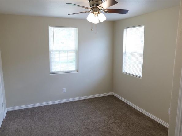 1037 E Cantey Street , Fort Worth Texas 76104