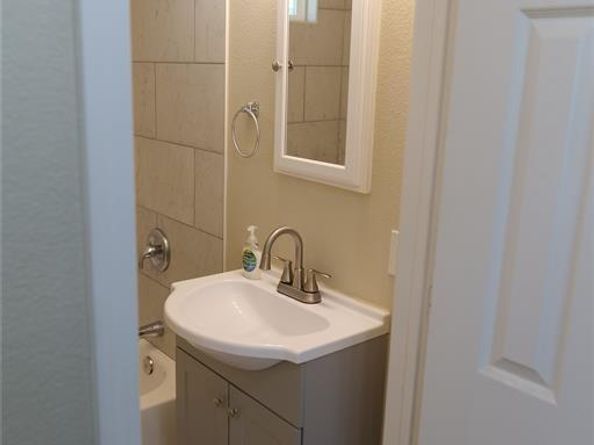1037 E Cantey Street , Fort Worth Texas 76104