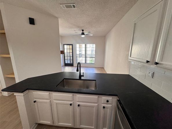 4800 W Lovers Lane  212, Dallas Texas 75209