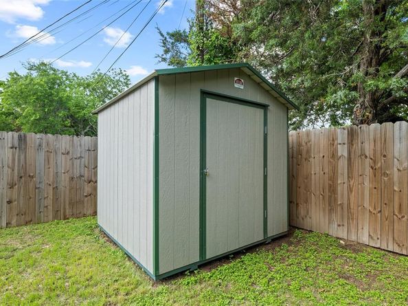 734  Lemons Street , Cedar Hill Texas 75104