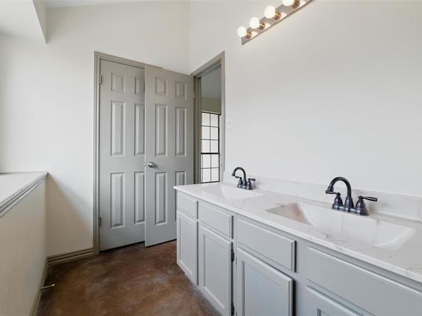 734  Lemons Street , Cedar Hill Texas 75104