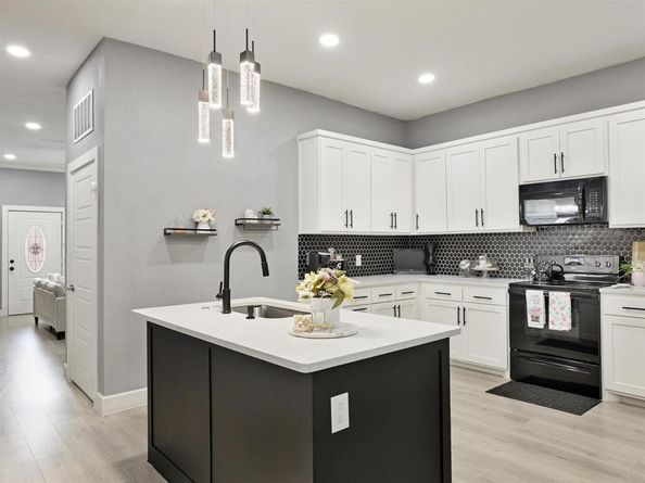 3708  Colonial Avenue , Dallas Texas 75215