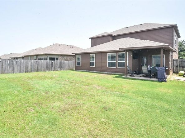 1077  Meadow Scape Drive , Fort Worth Texas 76028