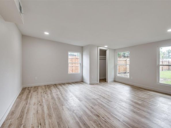 122  Wallace Drive , Garland Texas 75041