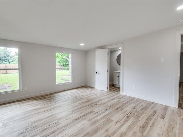 122  Wallace Drive , Garland Texas 75041