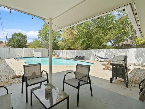 742  Austrian Road , Grand Prairie Texas 75050