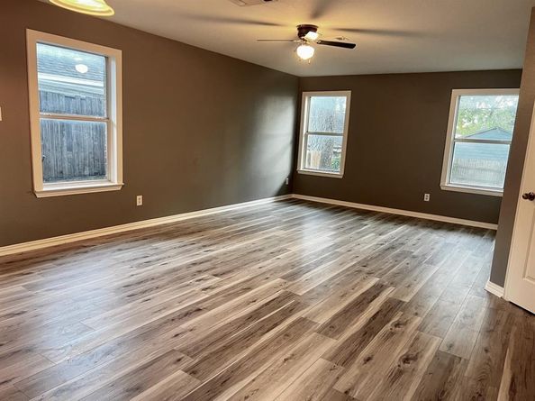 3721  Avenue K  , Fort Worth Texas 76105