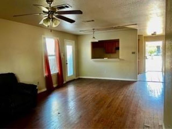 3721  Avenue K  , Fort Worth Texas 76105
