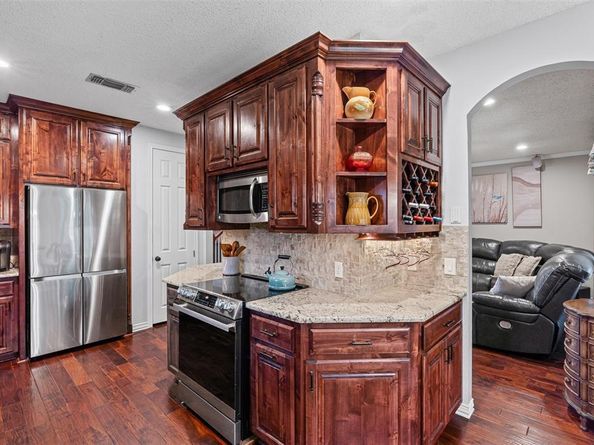 1018  Brook Arbor Drive , Mansfield Texas 76063