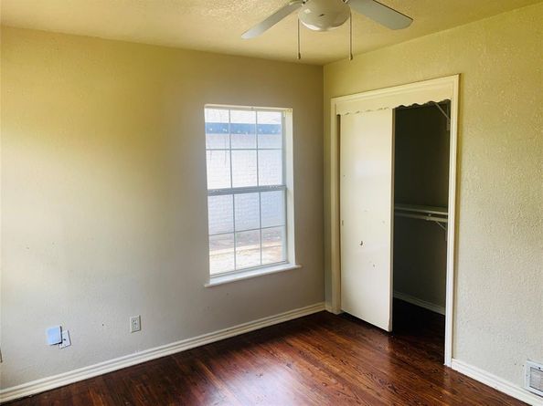 7308  Ravehill Lane , Dallas Texas 75227