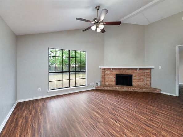818  Edgemont Drive , Arlington Texas 76017
