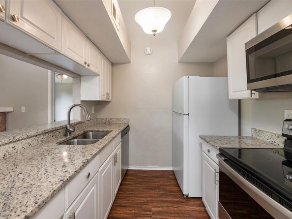 818  Edgemont Drive , Arlington Texas 76017
