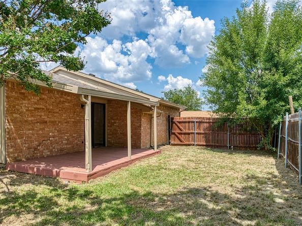 818  Edgemont Drive , Arlington Texas 76017