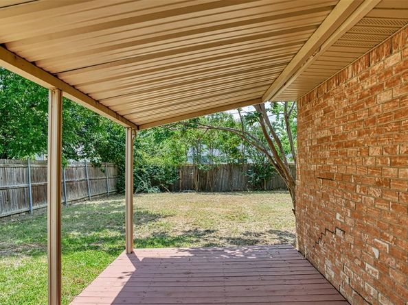 818  Edgemont Drive , Arlington Texas 76017