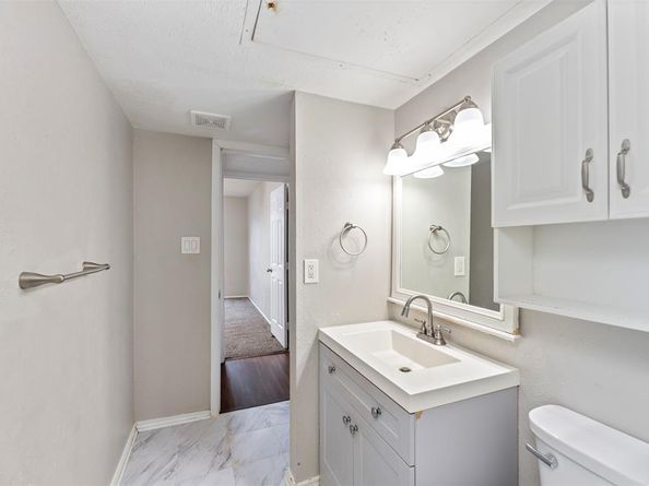 818  Edgemont Drive , Arlington Texas 76017
