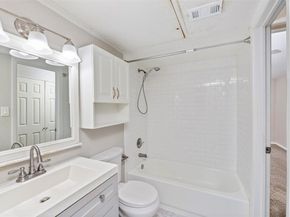 818  Edgemont Drive , Arlington Texas 76017