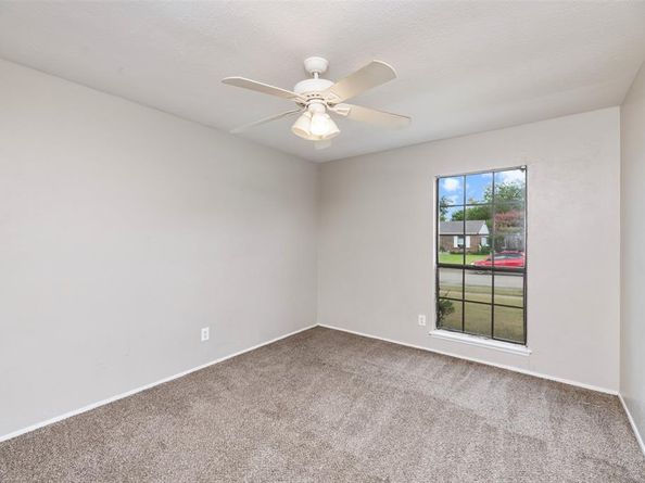 818  Edgemont Drive , Arlington Texas 76017