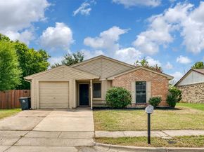 818  Edgemont Drive , Arlington Texas 76017