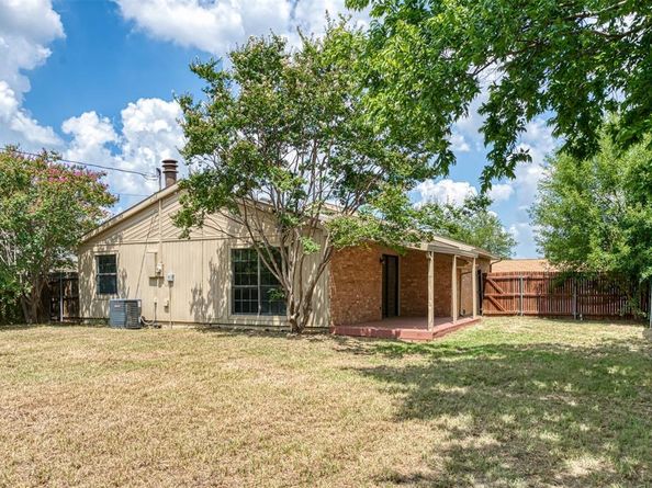 818  Edgemont Drive , Arlington Texas 76017