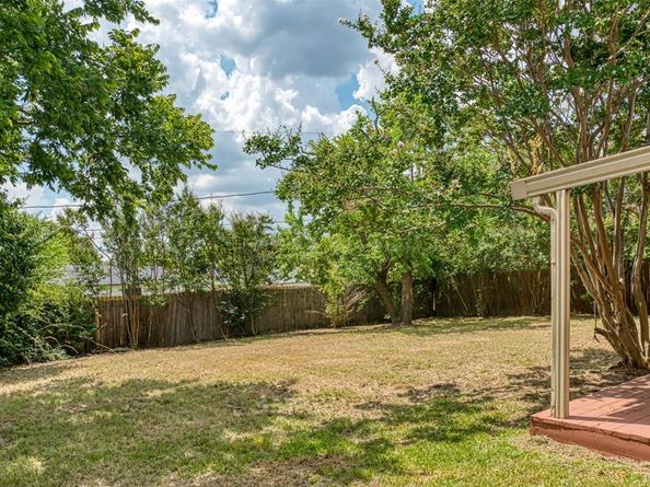 818  Edgemont Drive , Arlington Texas 76017