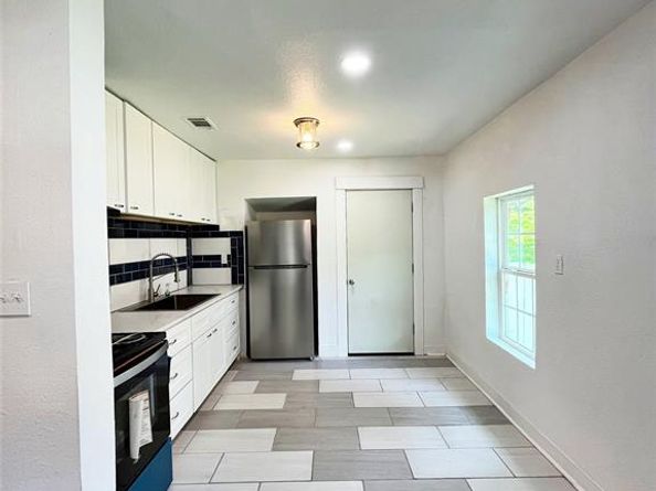601  Blevins Street , Fort Worth Texas 76111