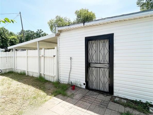 601  Blevins Street , Fort Worth Texas 76111