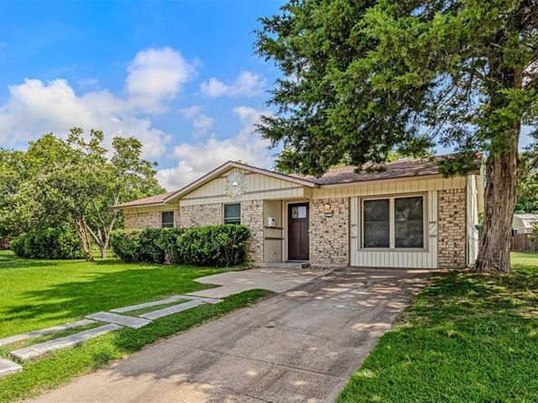 910  Sara Dunn Drive , Garland Texas 75042