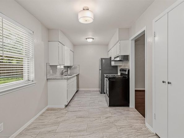 910  Sara Dunn Drive , Garland Texas 75042