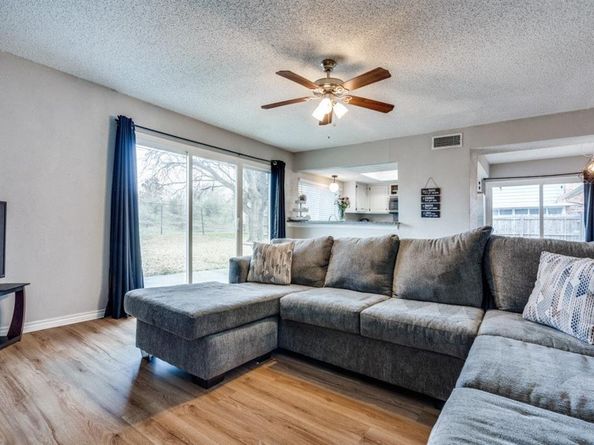 2520  Via Avenida Drive , Carrollton Texas 75006