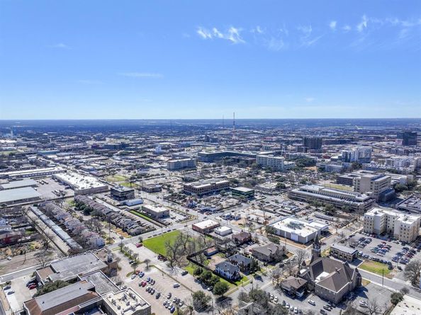 4112  Junius Street , Dallas Texas 75246