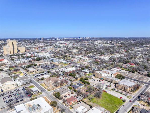 4112  Junius Street , Dallas Texas 75246