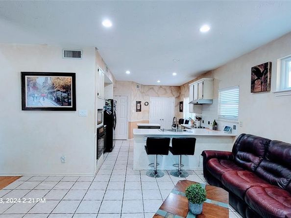 1637  Arbor Ridge Drive , Fort Worth Texas 76112