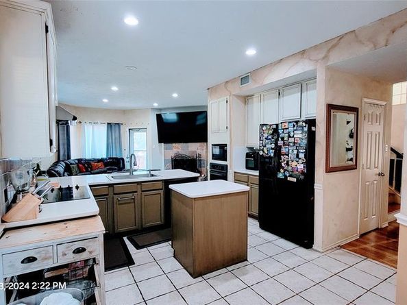 1637  Arbor Ridge Drive , Fort Worth Texas 76112