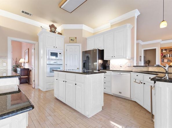 10  Fair Green Drive , Trophy Club Texas 76262