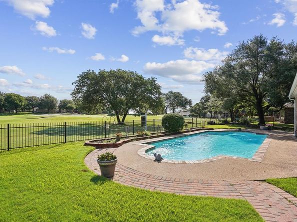 10  Fair Green Drive , Trophy Club Texas 76262