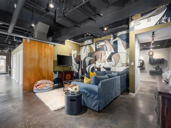 715  Jones Street , Fort Worth Texas 76102