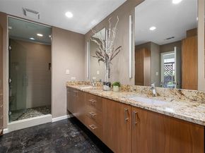 715  Jones Street , Fort Worth Texas 76102