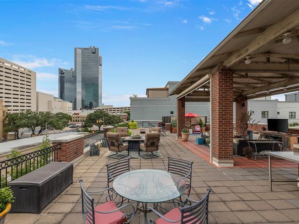 715  Jones Street , Fort Worth Texas 76102