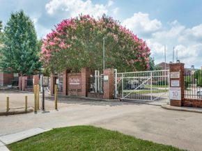 3253  Donnelly Circle  803, Fort Worth Texas 76107