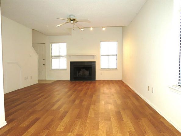3253  Donnelly Circle  803, Fort Worth Texas 76107