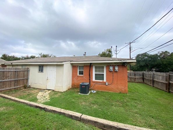 2501  Normont Circle , Fort Worth Texas 76103