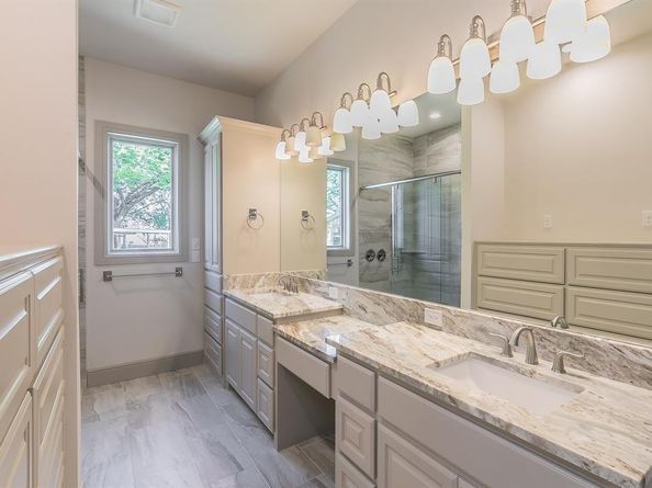 1306  Worthington Street , Grapevine Texas 76051