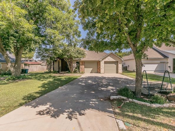 1306  Worthington Street , Grapevine Texas 76051