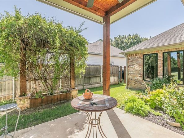 1306  Worthington Street , Grapevine Texas 76051